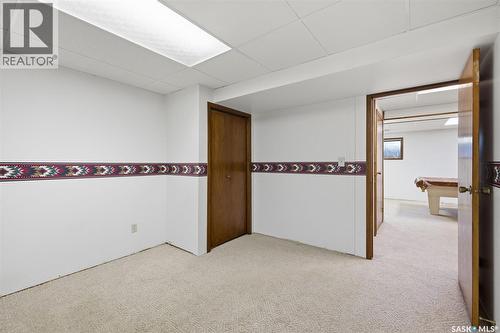 402 Fulton Drive, Regina, SK - Indoor Photo Showing Laundry Room
