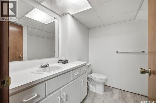 402 Fulton Drive, Regina, SK - Indoor Photo Showing Bathroom