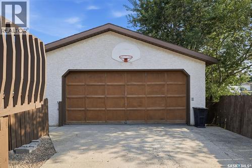 402 Fulton Drive, Regina, SK - Outdoor