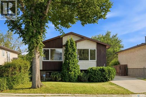 402 Fulton Drive, Regina, SK - Outdoor