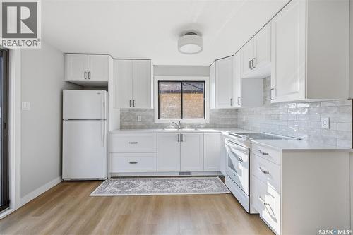 402 Fulton Drive, Regina, SK - Indoor Photo Showing Kitchen
