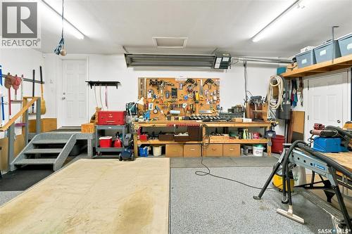 226 Brookdale Crescent, Saskatoon, SK - Indoor Photo Showing Garage