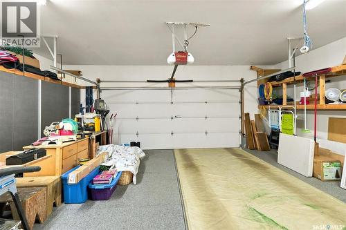 226 Brookdale Crescent, Saskatoon, SK - Indoor Photo Showing Garage