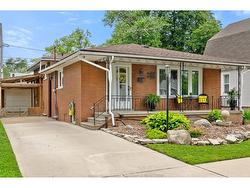 1491 ELLROSE Avenue Windsor, ON N8Y 3X4