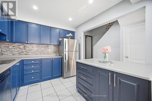 29 Lonestar Crescent, Brampton, ON - Indoor Photo Showing Kitchen With Upgraded Kitchen