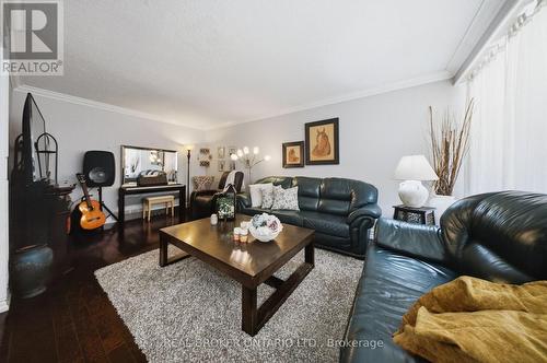 21 Kendleton Drive, Toronto, ON - Indoor Photo Showing Living Room