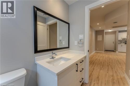 410 Hazel Street Unit# 101, Waterloo, ON - Indoor Photo Showing Bathroom