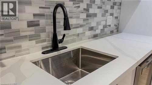 410 Hazel Street Unit# 101, Waterloo, ON - Indoor Photo Showing Kitchen