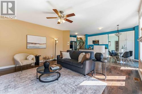 lots of natural light on main floor - 10 Westwinds Place, Ottawa, ON - Indoor Photo Showing Living Room