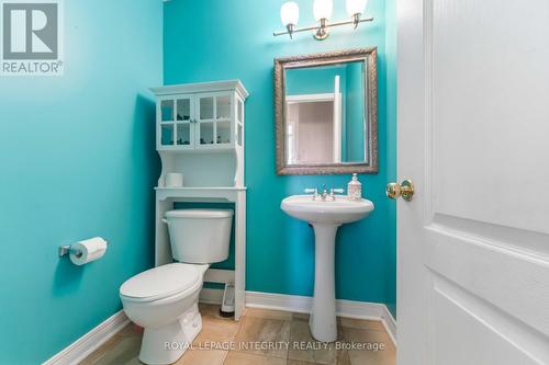 main floor powder room - 10 Westwinds Place, Ottawa, ON - Indoor Photo Showing Bathroom