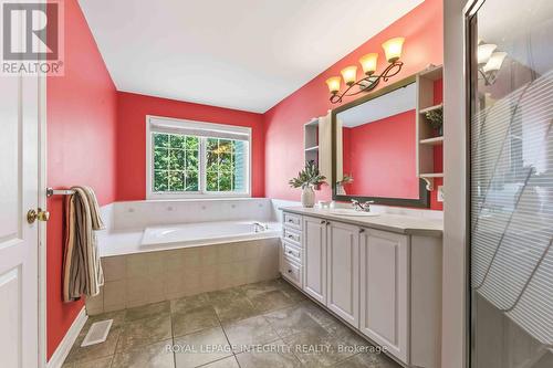 attached ensuite - 10 Westwinds Place, Ottawa, ON - Indoor Photo Showing Bathroom