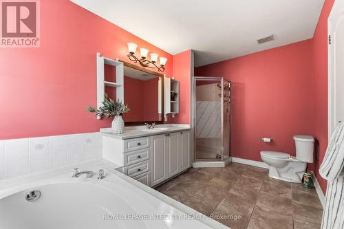 spacious ensuite - 10 Westwinds Place, Ottawa, ON - Indoor Photo Showing Bathroom
