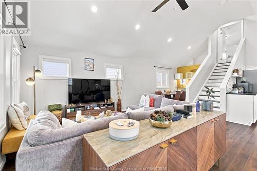 1223 Aubin, Windsor, ON - Indoor Photo Showing Living Room