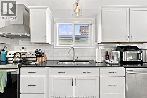 1223 Aubin, Windsor, ON - Indoor Photo Showing Kitchen