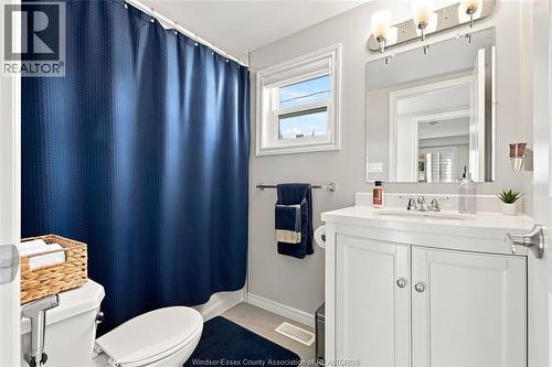 1223 Aubin, Windsor, ON - Indoor Photo Showing Bathroom