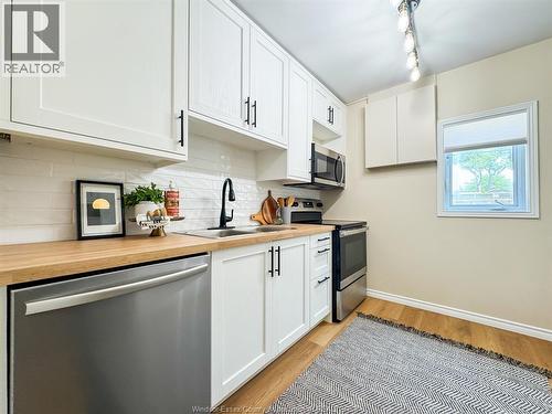 1044 Reedmere Road, Windsor, ON - Indoor Photo Showing Kitchen