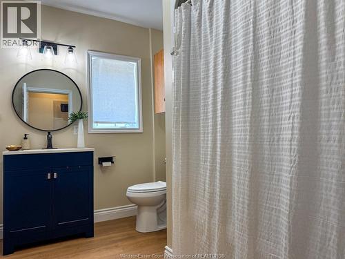 1044 Reedmere Road, Windsor, ON - Indoor Photo Showing Bathroom