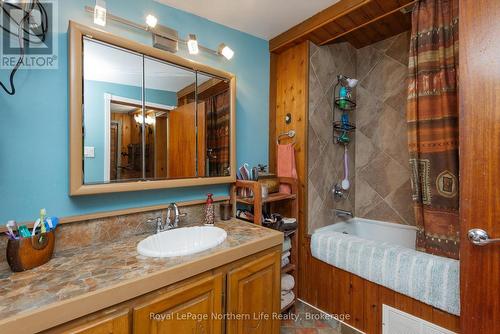 216 Green Road, Callander, ON - Indoor Photo Showing Bathroom