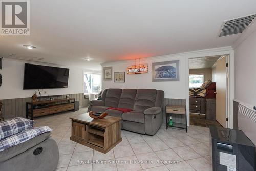 216 Green Road, Callander, ON - Indoor Photo Showing Living Room