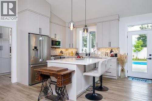 1217 Mcphee Road, Castlegar, BC - Indoor Photo Showing Kitchen With Upgraded Kitchen
