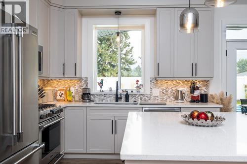 1217 Mcphee Road, Castlegar, BC - Indoor Photo Showing Kitchen With Upgraded Kitchen