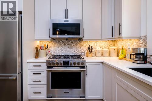 1217 Mcphee Road, Castlegar, BC - Indoor Photo Showing Kitchen