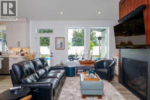 1217 Mcphee Road, Castlegar, BC - Indoor Photo Showing Living Room With Fireplace