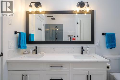 1217 Mcphee Road, Castlegar, BC - Indoor Photo Showing Bathroom