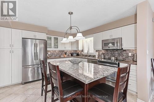 7 Kayla Crescent, Collingwood, ON - Indoor Photo Showing Kitchen With Upgraded Kitchen