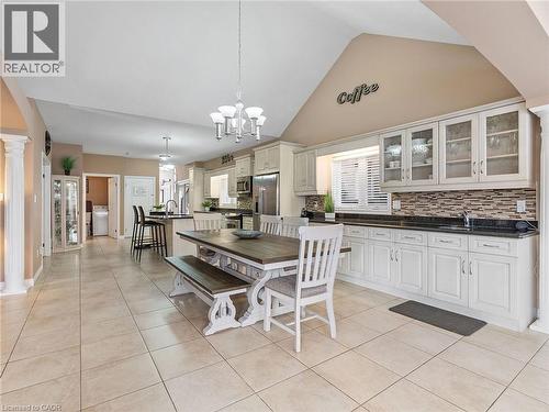 52 Arrowhead Drive, Hamilton, ON - Indoor Photo Showing Dining Room