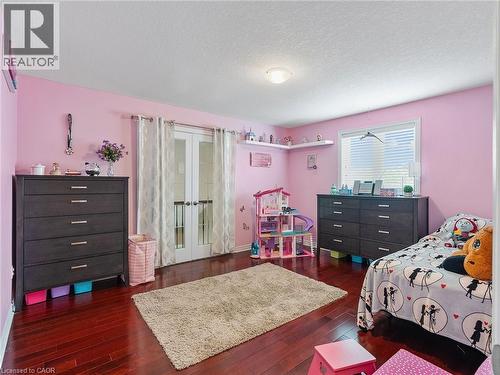 52 Arrowhead Drive, Hamilton, ON - Indoor Photo Showing Bedroom