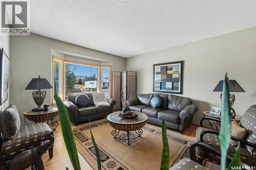 3603 Selinger Crescent, Regina, SK - Indoor Photo Showing Living Room