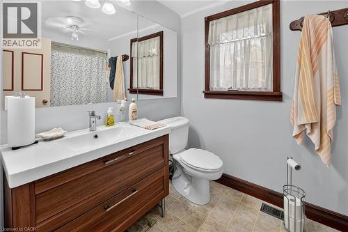 7823 Range Rd 1, Smithville, ON - Indoor Photo Showing Bathroom
