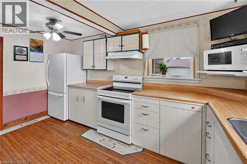 7823 Range Rd 1, Smithville, ON - Indoor Photo Showing Kitchen