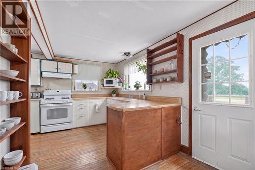 7823 Range Rd 1, Smithville, ON - Indoor Photo Showing Kitchen