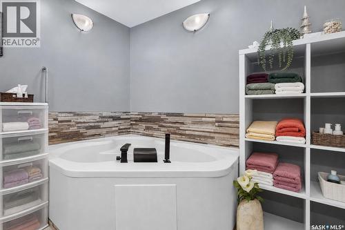 892 Elgin Avenue, Moose Jaw, SK - Indoor Photo Showing Bathroom