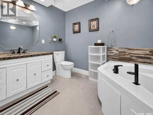 892 Elgin Avenue, Moose Jaw, SK - Indoor Photo Showing Bathroom
