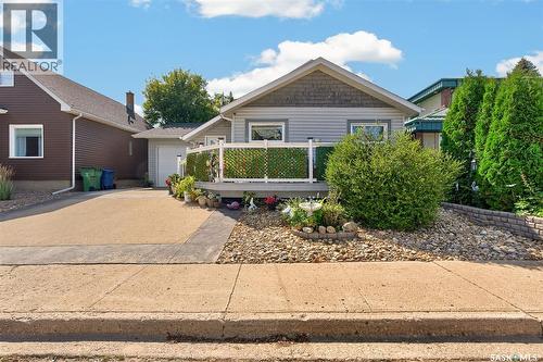 892 Elgin Avenue, Moose Jaw, SK - Outdoor