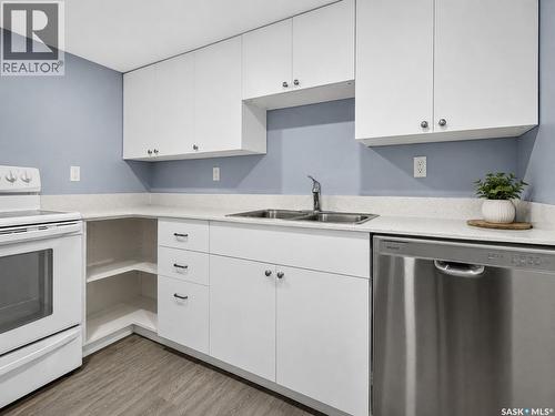 892 Elgin Avenue, Moose Jaw, SK - Indoor Photo Showing Kitchen With Double Sink
