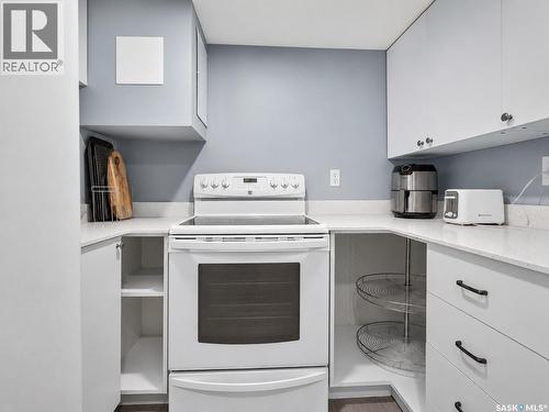 892 Elgin Avenue, Moose Jaw, SK - Indoor Photo Showing Kitchen