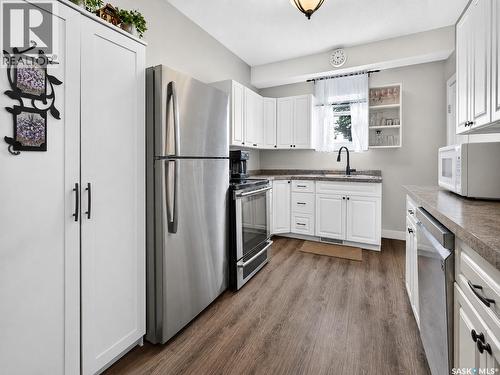 892 Elgin Avenue, Moose Jaw, SK - Indoor Photo Showing Kitchen With Stainless Steel Kitchen