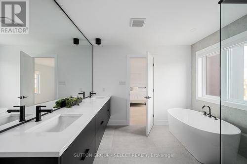 275 Silver Maple Circle, Thames Centre, ON - Indoor Photo Showing Bathroom