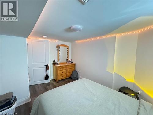 507 Wilson Street, Hamilton, ON - Indoor Photo Showing Bedroom