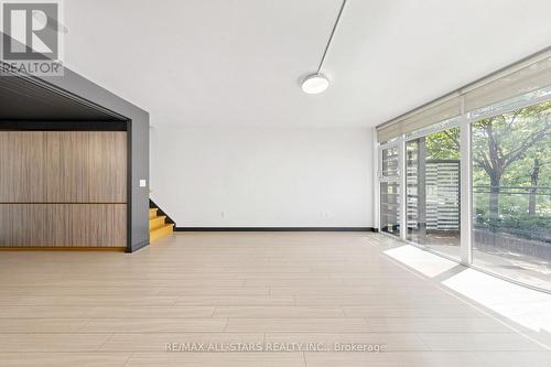 G08 - 110 FORT YORK BOULEVARD , Toronto, Ontario M5V 4A7 4