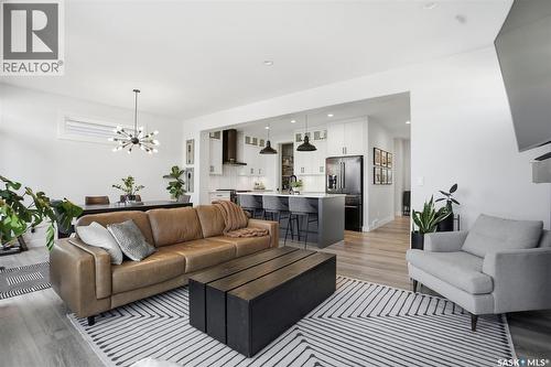 250 Skopik Crescent, Saskatoon, SK - Indoor Photo Showing Living Room