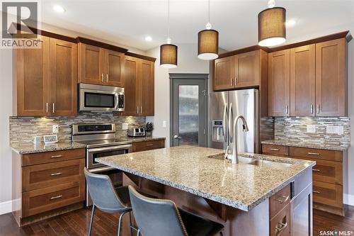 420 Hogan Way, Warman, SK - Indoor Photo Showing Kitchen With Double Sink With Upgraded Kitchen