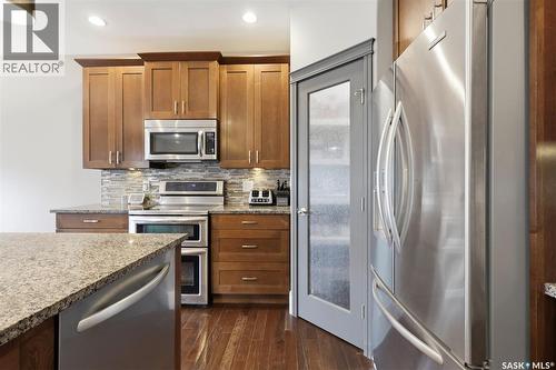 420 Hogan Way, Warman, SK - Indoor Photo Showing Kitchen With Upgraded Kitchen