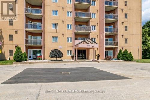 202 - 860 COMMISSIONERS ROAD E  London South (South H), ON N6C 5Y8