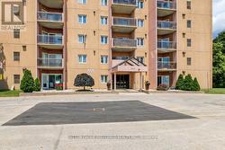 202 - 860 COMMISSIONERS ROAD E  London South (South H), ON N6C 5Y8