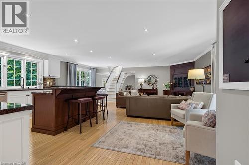 1391 Queen Victoria Avenue, Mississauga, ON - Indoor Photo Showing Living Room